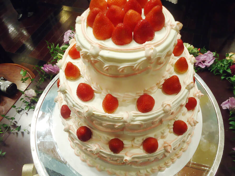 ウエディングケーキの相場について Happy Weddingの法則